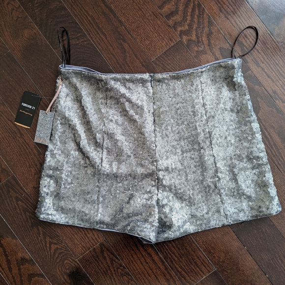 Forever 21 Sequin Shorts silver sz L NWT - Picture 2 of 5